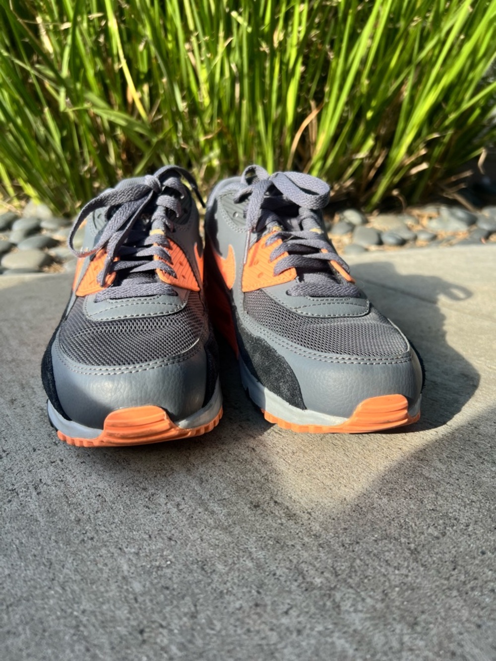 Nike Gray and Orange Women's Athletic Sneakers Vintage ‘15 in Good Condition - Picture 2 of 5